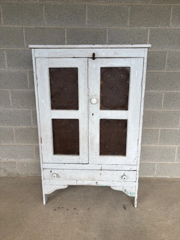 PRIMITIVA CAJA FUERTE ANTIGUA ESTAMPADA EN LATA - ARMARIO (CIRCA 1700) Foto 2 de 4