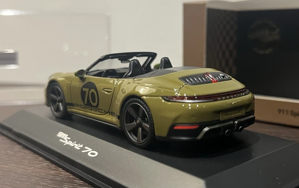 Porsche 911 Spirit 70 992 Cabrio Spark 1 43 Olive Neo Green - Immagine 2 di 4