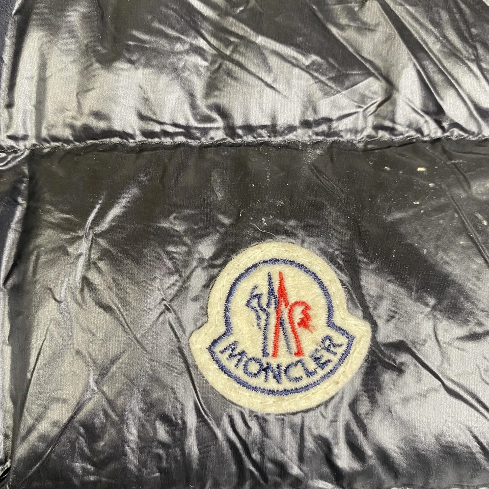 Moncler Chaleco de Plumón Para Hombres Grande Negro Gui Chaleco Puffer Acolchado Cremallera Logo Plumón de Ganso Foto 4 de 4