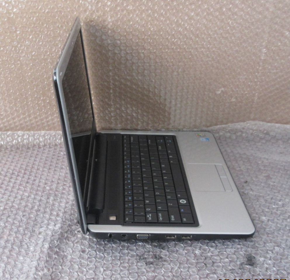 HDD無し）DELL INSPIRON 
1545 How to Remove Laptop Hard Drive (Dell Inspiron) - YouTube