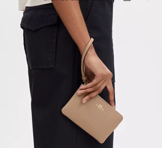 NUEVA MUÑECA COACH de cuero con cremallera en esquina en dorado topo #58032 Foto 3 de 4