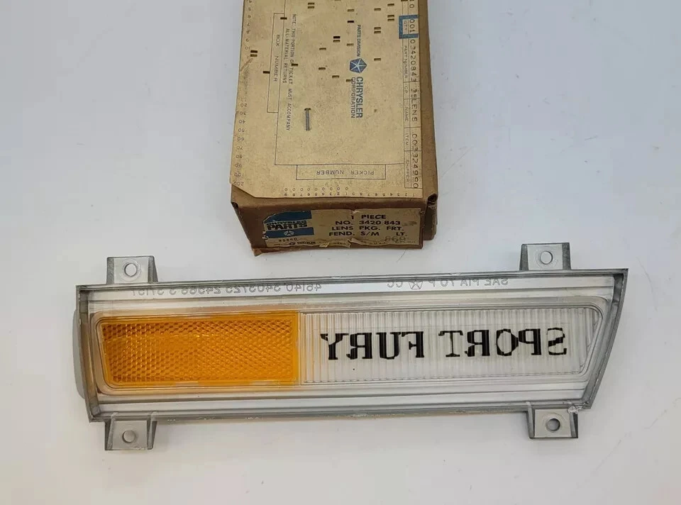 Lente de luz de señalización delantera izquierda Plymouth Sport Fury 1970 NOS 3420843. Foto 4 de 4
