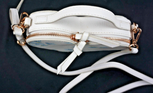 Borsa a forma di cuore Lauren Conrad fiori bianchi/blu con manico e tracolla - Foto 4 di 9