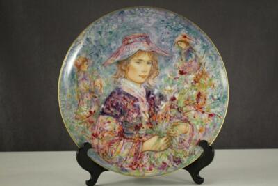 NOS HUTSCHENREUTHER China Decor 13'' Edna Hibel Plate FLOWER GIRL OF PROVENCE