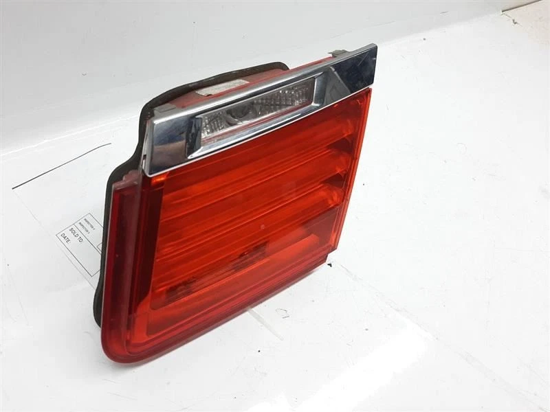 Tapa de luz trasera derecha pasajero montada para 09-12 BMW 750i 63217182206 Foto 2 de 4