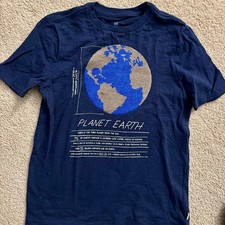 GAP Kids Navy Flip T-Shirt with Earth Graphic size medium