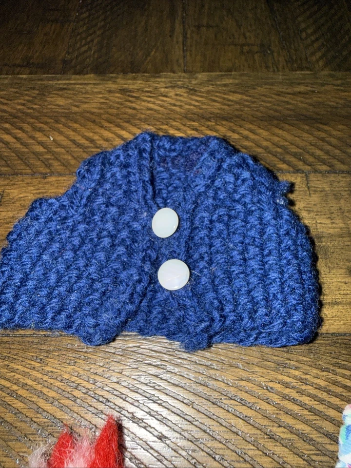 Lote floral tejido Barbie vintage años 60-70 7 piezas sombreros pompón vestido cárdigan HK Foto 4 de 4