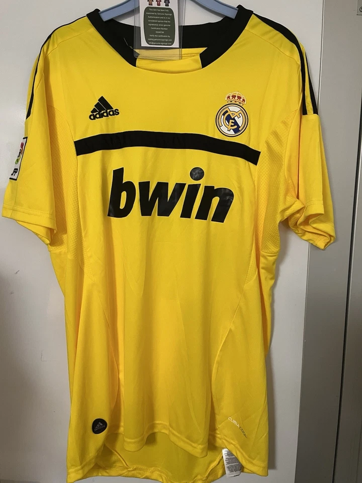 Camiseta Iker Casillas Real Madrid assinada com certificado de autenticidade - Imagem 2 de 3