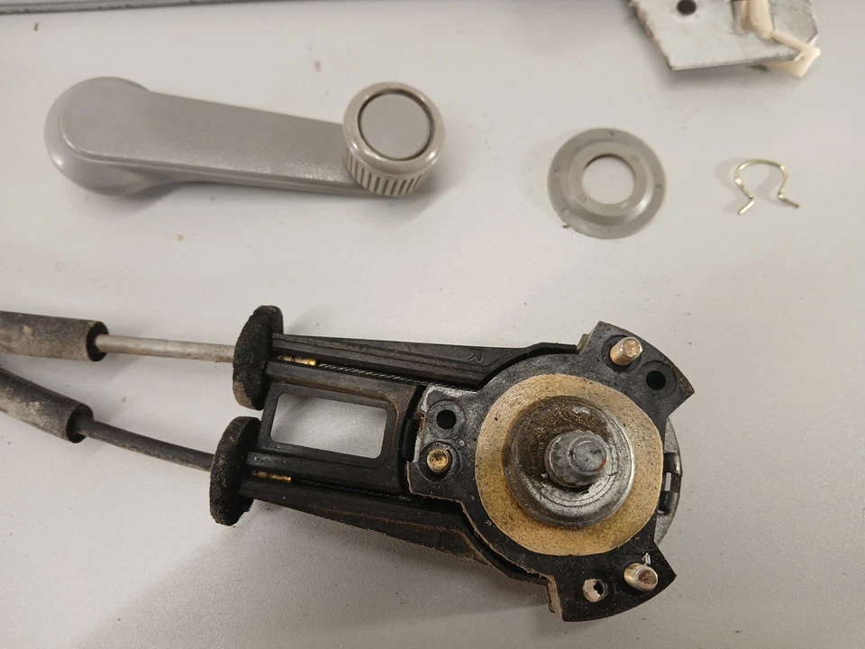 1987-1993 MAZDA B200 B2200 B2600 PICKUP RH Right Front Door Window Regulator OEM - Image 3 of 4