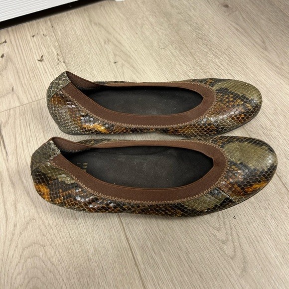 Stuart Weitzman Green Python Embossed Ballet Flats - image 2