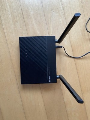 ASUS RT-N12E 300 Mbps 4-Port 100 Mbps Funk Router (90-IG29002M00-3PA0)