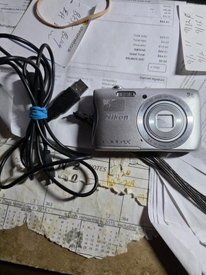 Nikon COOLPIX S3700 20.1MP Compact Digital Camera SD Card, Cable