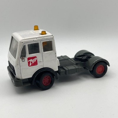 7UP Matchbox Super Kings K-135 Mercedes Benz LKW mit Lenkkabine Truck D5