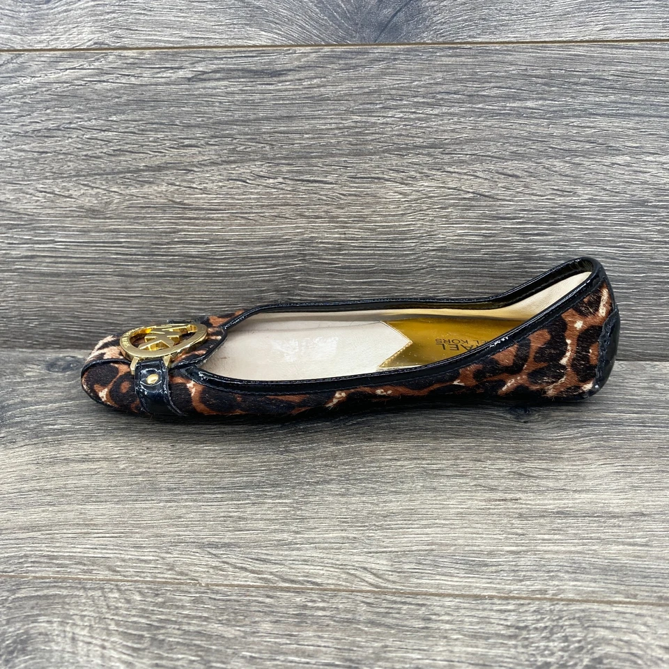 Mocasín de ballet Michael Kors pelo de becerro leopardo logotipo dorado para mujer talla 5,5 marrón EE. UU. Foto 2 de 4