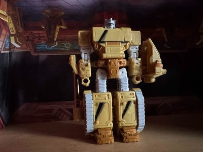 Transformers Legacy Comics Edition Deluxe Emirate Xaaron ONLY 2024 Hasbro Pulse