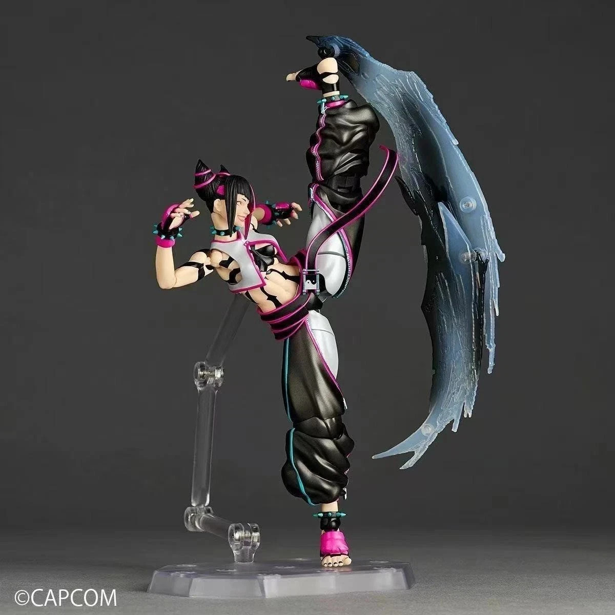 Kaiyodo Revoltech Amazing Yamaguchi Juri Street Fighter 6 Action