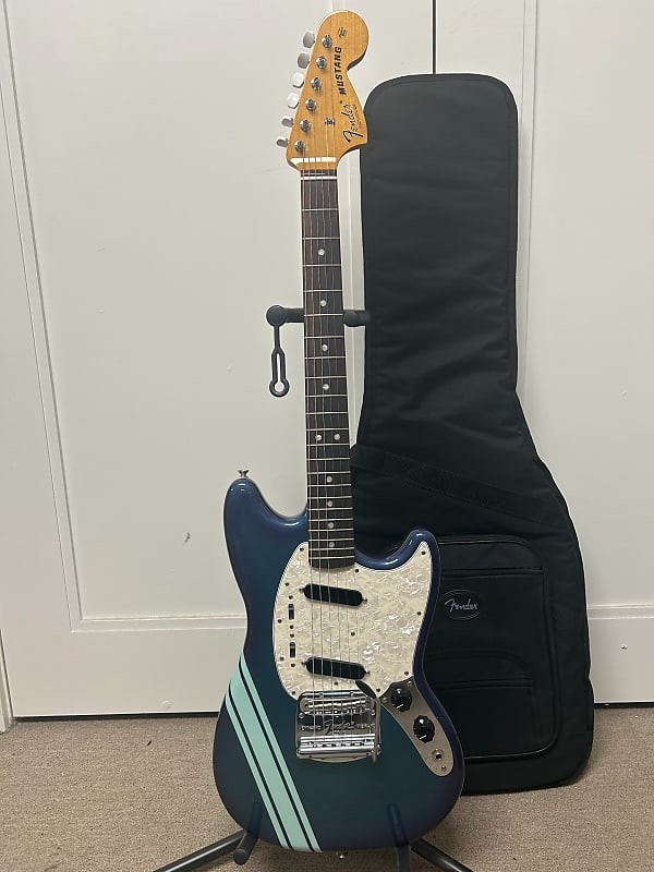 Fender Vintera II '70s Competition Mustang Electric Guitar Competition Burgundy