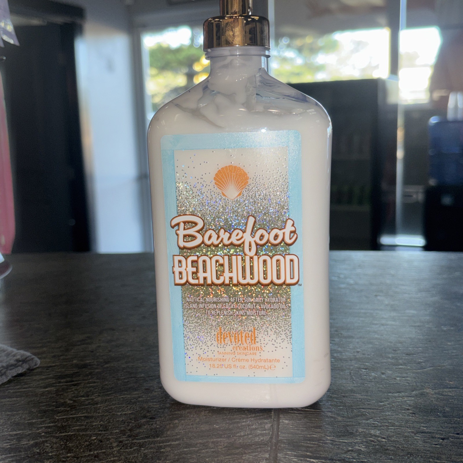 Loción hidratada diaria después del sol Devoted Creations Barefoot Beachwood