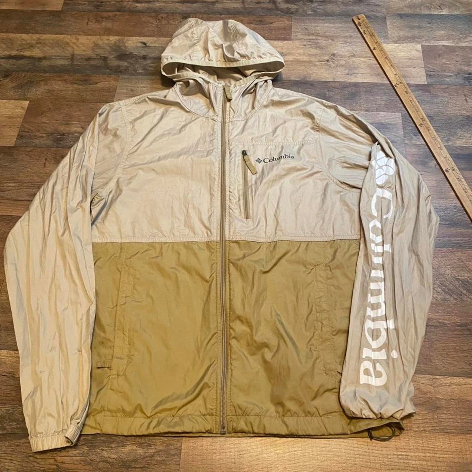 Columbia lightweight windbreaker style jacket