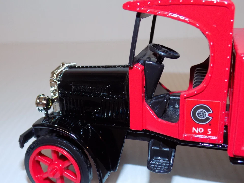 Camión de estacas Ertl 1925 Kenworth con barriles de petróleo Coastal Corp. #5 en serie nuevo de stock Foto 2 de 4