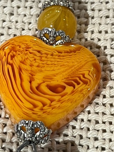 Heart keychain, Heart keyring, Heart key chain, Resin heart keychain - Picture 3 of 5