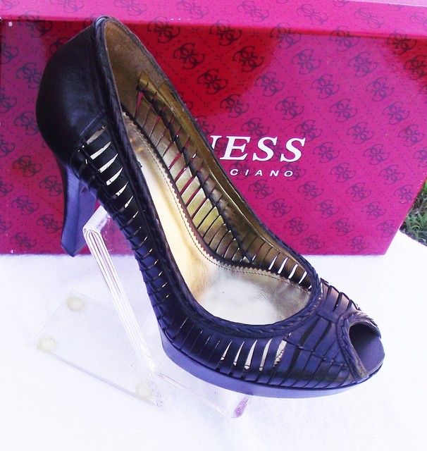guess peep toe heels