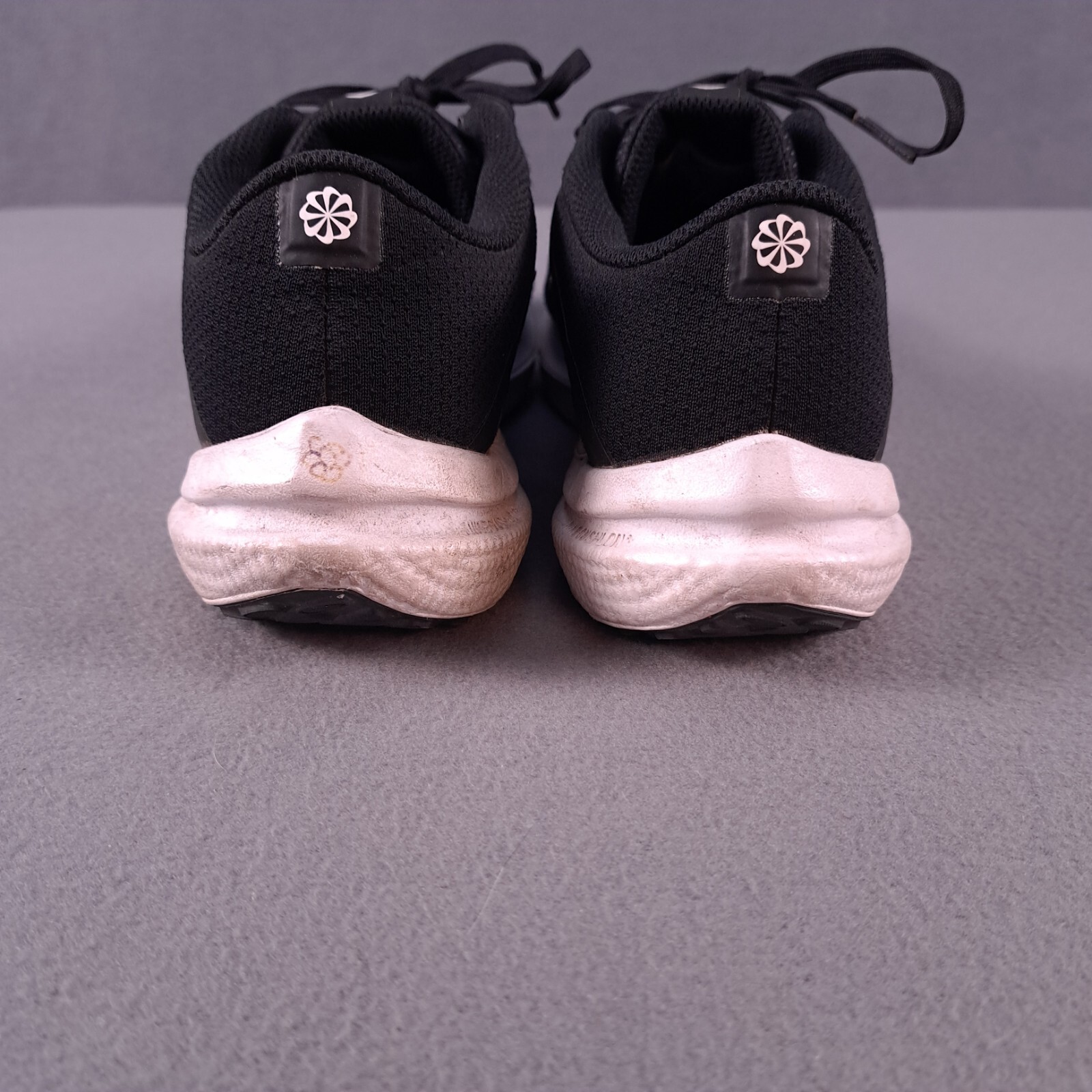 Nike Winflo 10 Sneakers Woemns 9 Black Athletic Running Shoes DV4023-003 thumbnail 3