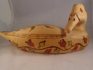 Unusual Primative Decorative Resting Wooden Duck Decoy Burned