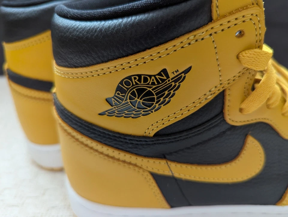 NIKE JORDAN 1 RETRO HIGH OG POLLEN WHITE BLACK UK 7, photo 3 of 5