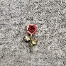 Vintage Gold Toned Stem Leaves Red Rose 🌹 Brooch Pin Scraf Jewelry Gift Love