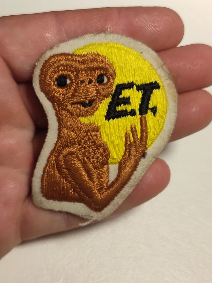 See On  1982 ET Movie Alien Vintage Style Retro Embroidered Patch Applique New - Image 2 of 4