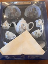 Reutter Porcelain Children M.J. Hummel Miniature " He Loves Me " Tea Set, New