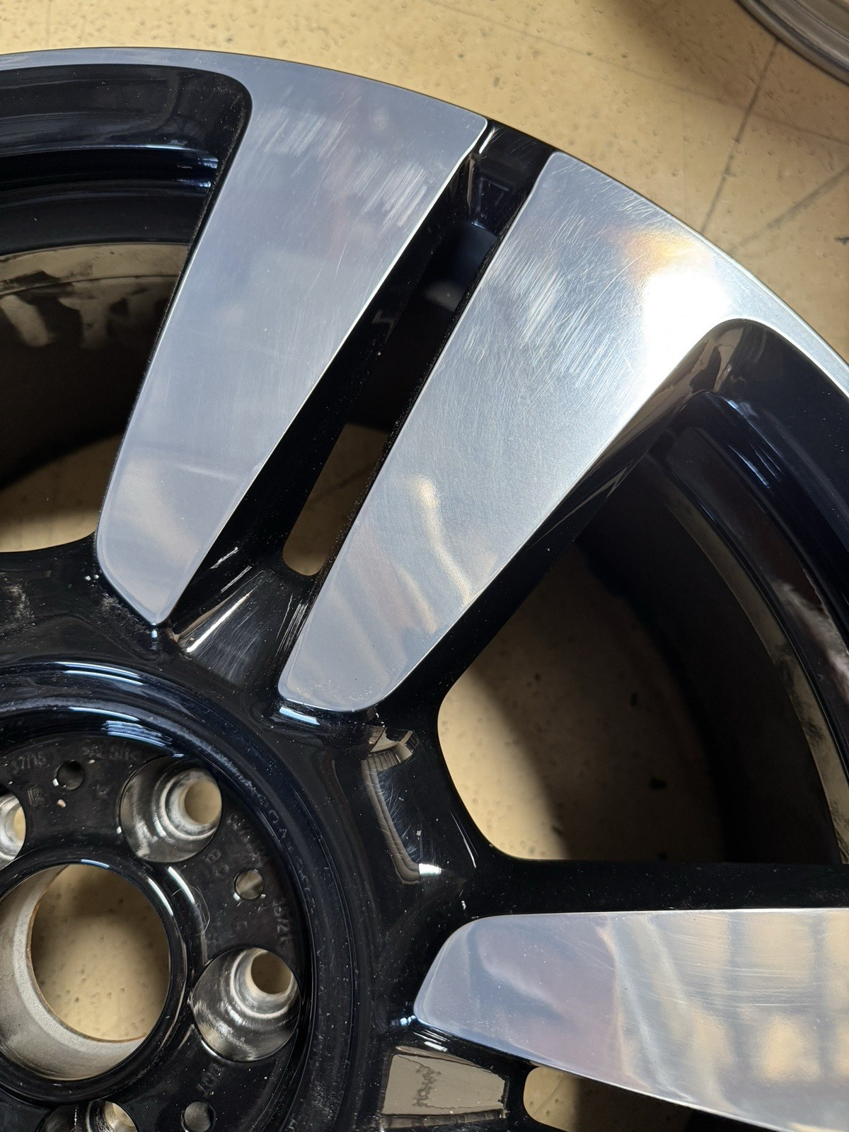 Rolls Royce Cullinan 22 x 9.5 OEM Factory Rear Rim Wheel RR 101