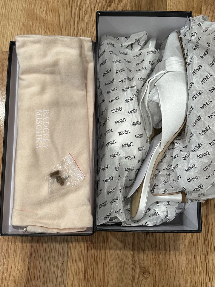 Badgley Mischka Zapatos Mujer Talla 9 Blanco Alaya Gatito Tacón Satinado Arco Nupcial Mula Foto 4 de 4