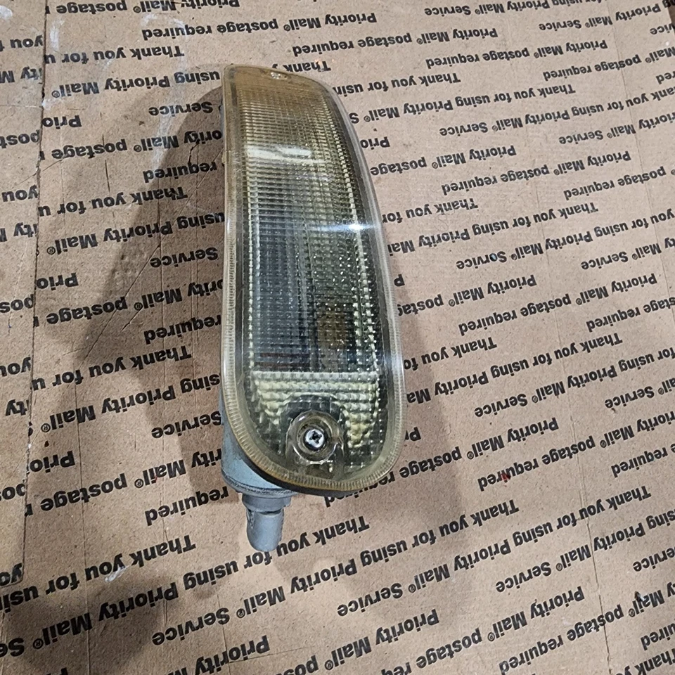 Luz de señalización de giro de estacionamiento para conductor izquierdo GEO Storm 1992-1993 (usada OEM) Foto 2 de 4