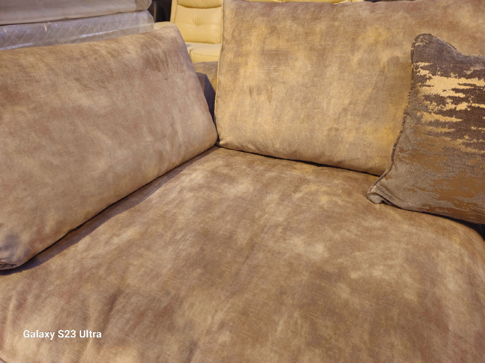 SOFOLOGY EMPEROR LUCERNE CHAMPAGNE MIX LARGE 4 SEATER SOFA(excellent