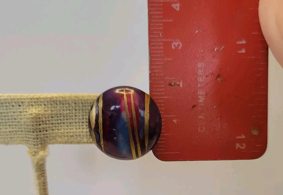 Pendientes de botón redondos perforados vintage púrpura y dorado años 80 90 postes de moda Foto 2 de 4