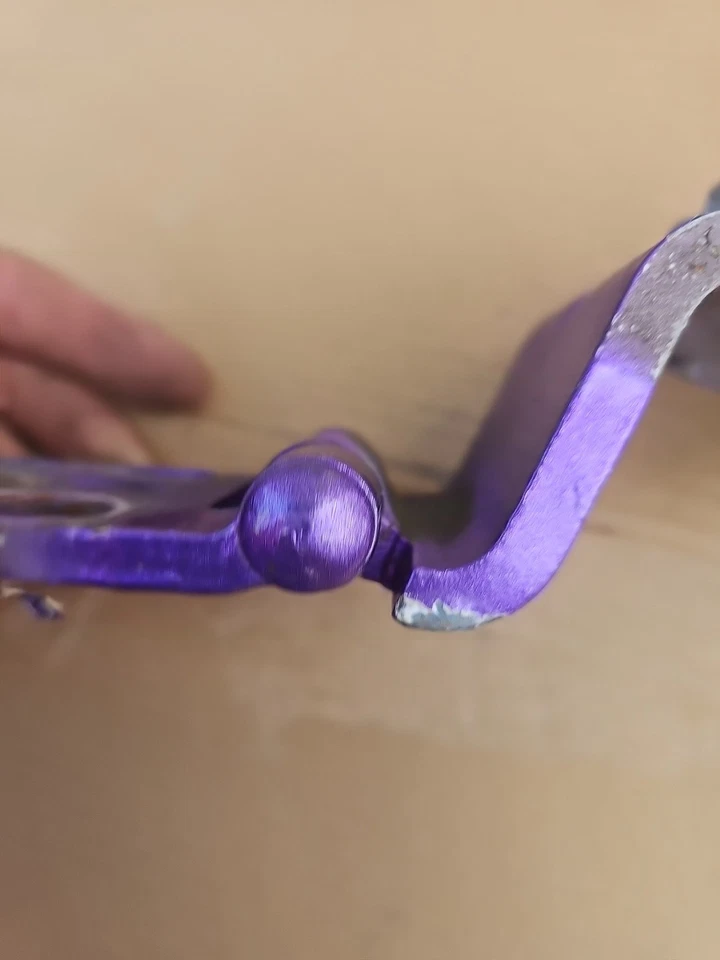 Bisagra superior puerta delantera Chevrolet G20 GMC Passanger Sdie Foto 3 de 4