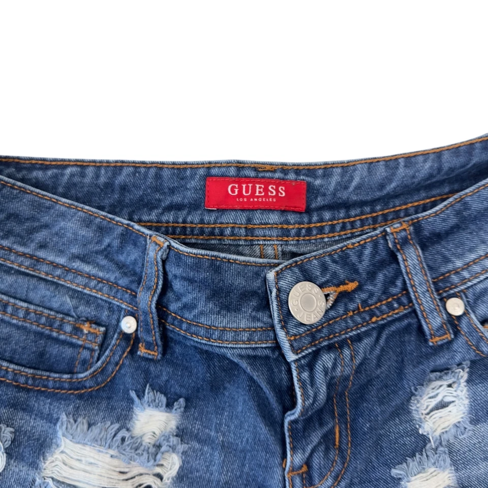 Pantalones cortos Guess de mezclilla desgastados para mujer SIN ETIQUETAS DE TALLA Foto 2 de 4