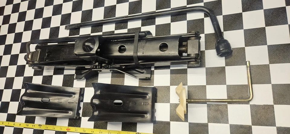 Chevrolet S10 GMC Sonoma 1998-2004 cabina extendida gato de emergencia kit de herramientas Foto 4 de 4