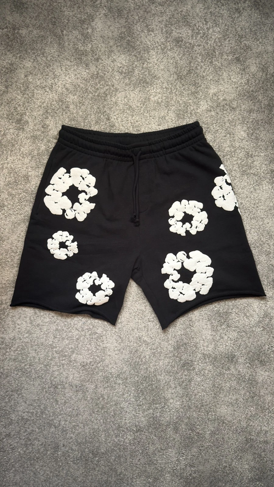 Denim Tears Mono Wreath Sweat Shorts - Size Large, Medium, Small - Black - NEW
Opens in a new window