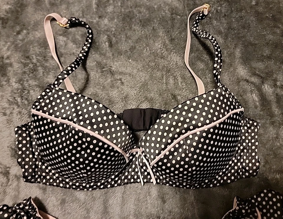 Victoria's Secret Sexy Little Things Conjunto de Sujetador y Tanga Liguero a Lunares 36C/L Foto 2 de 4