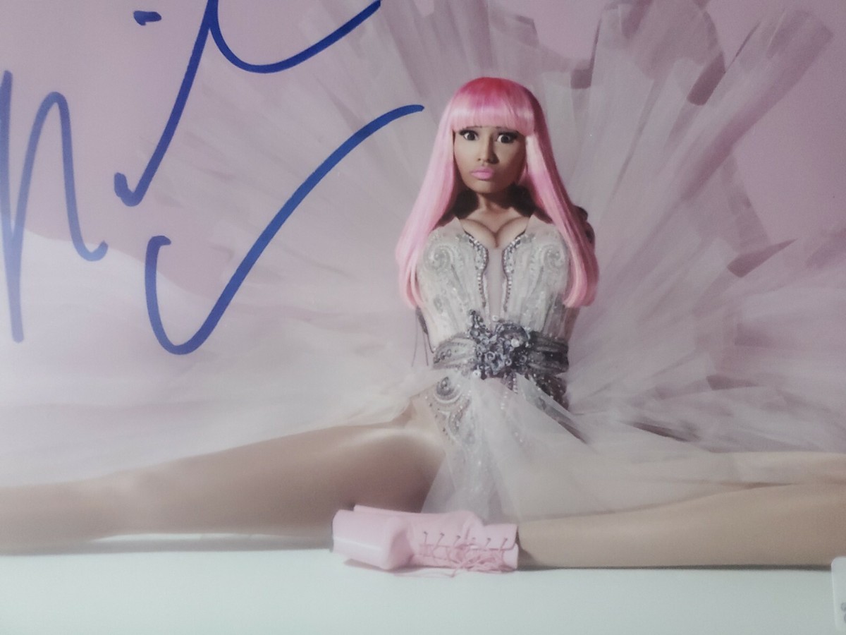 NICKI MINAJ SIGNED 8X10 LONG LEGS-GLOBAL | eBay
