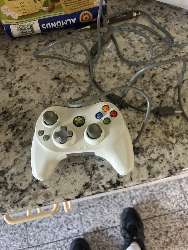 Joytech Neo White Wired Controller For Xbox 360 And PC - Image 2 of 4