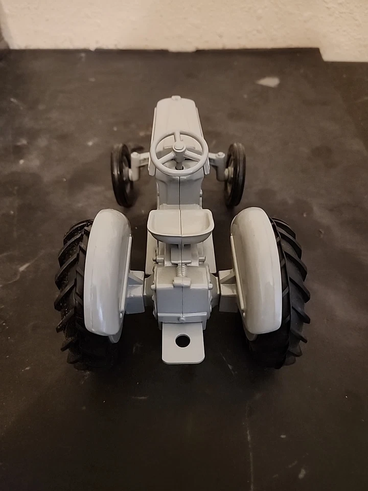 Tractor Ford 9N Ertl 1985 vintage escala 1:16 edición de coleccionista #842TA Foto 4 de 4