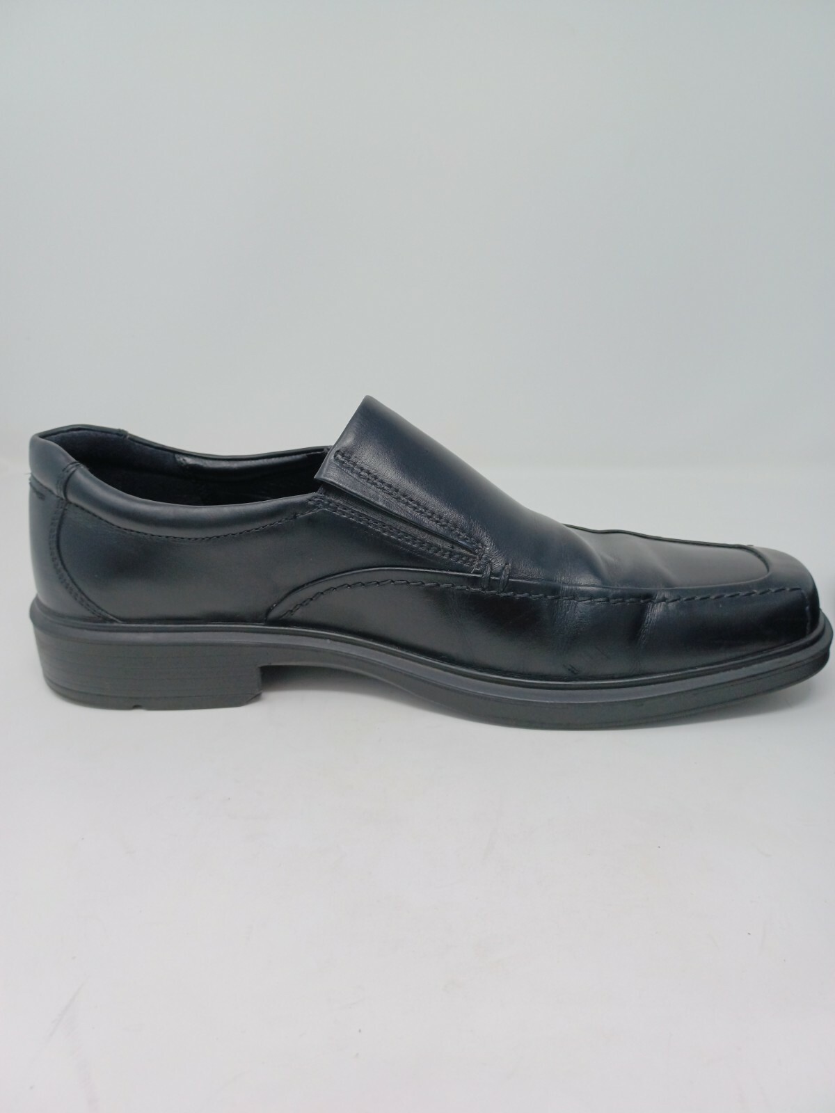 red u_path run shoes