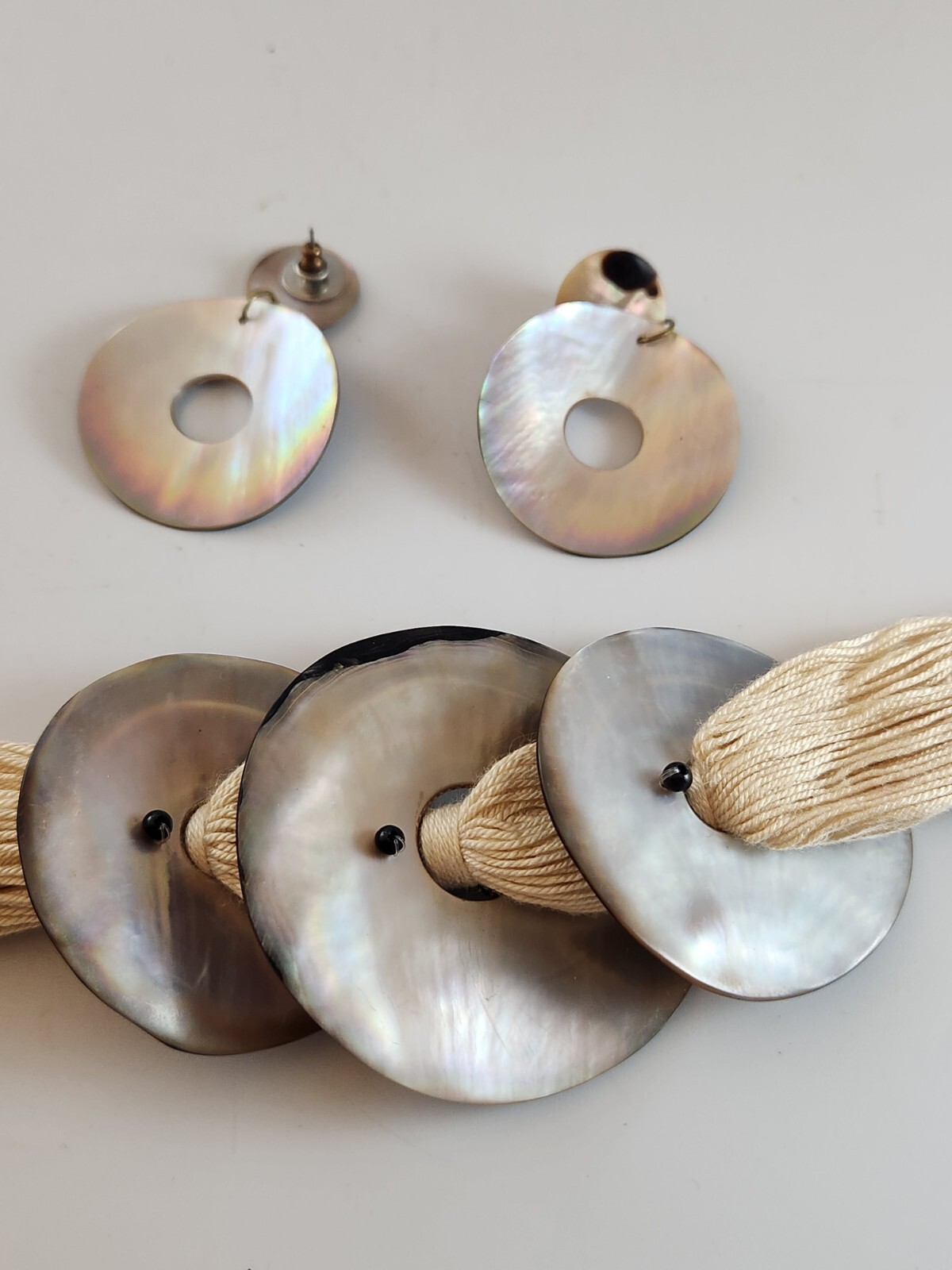 vintage macrame string and shell and earrings - image 3
