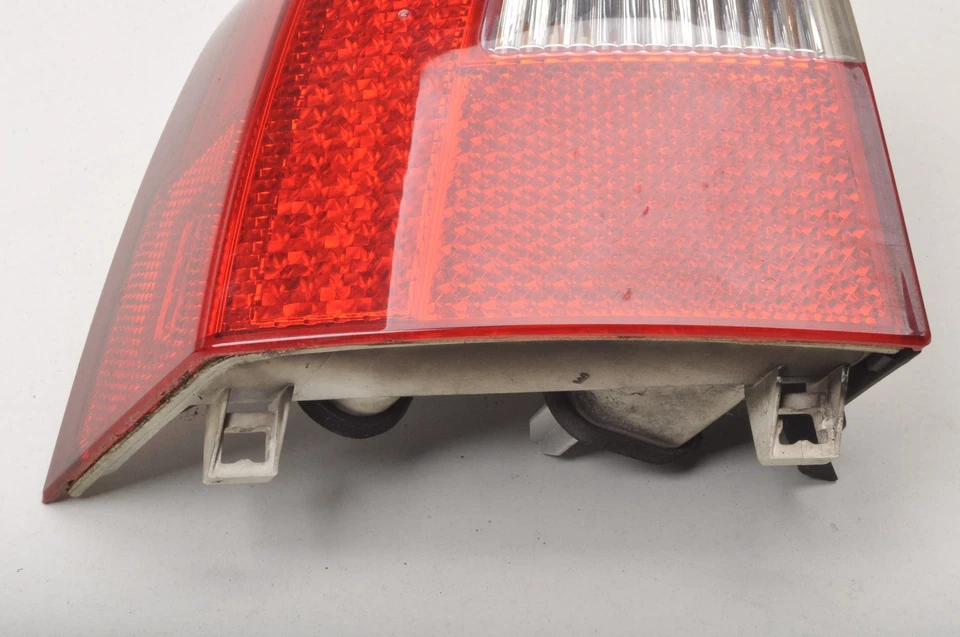 VOLVO V70 III 3.0 T6 286CV Luz Trasera Izquierda 30698983 - Imagen 4 de 4