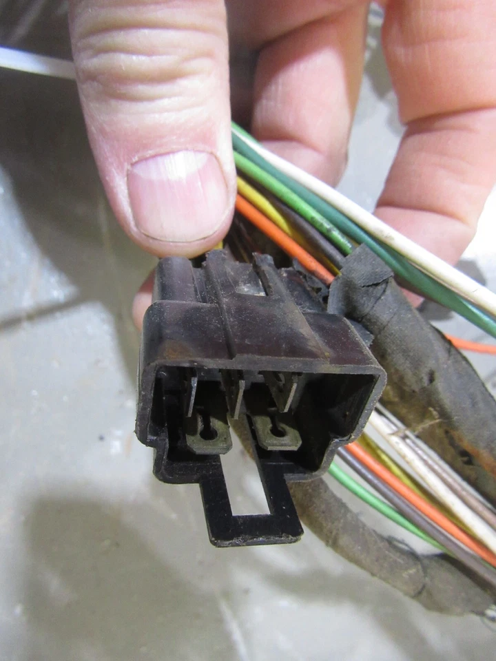 Chevrolet Impala 1968 sedán de 4 puertas interior arnés de cables delantero a trasero cableado Foto 2 de 3