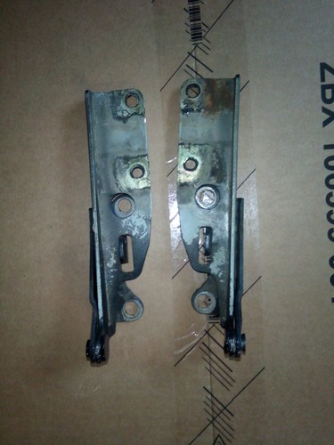 Ford Maverick / Nissan Terrano II - Haubenscharniere (Paar)